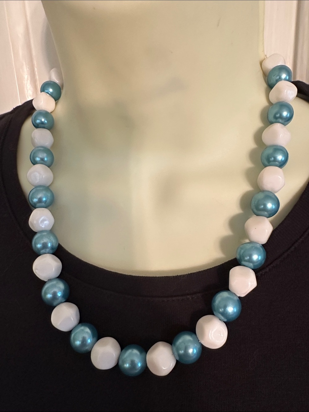 Vintage 60s Classic Teal Faux‎ Pearls & White Beaded Necklace made in Hong Kong